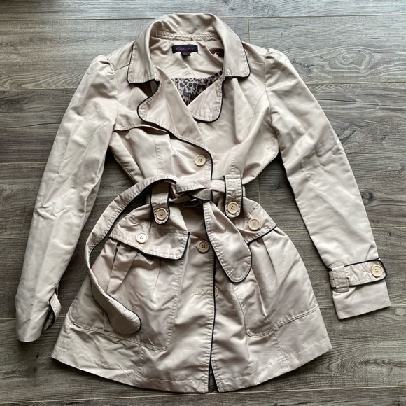 Séductions beige belted button up trench coat water resistant button pockets - Picture 1 of 11